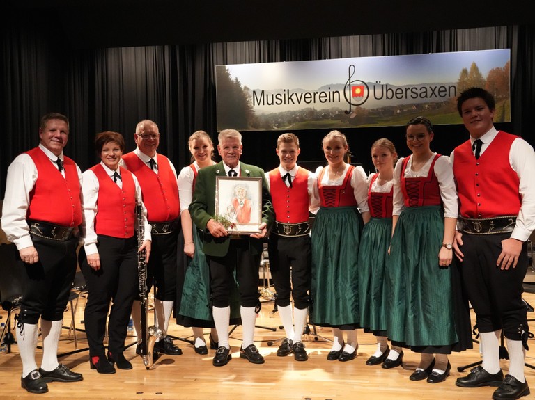 Musikverein Übersaxen Herbstkonzert am 2.12.2023, Wernfried Lins wurde für 60 Jahre geehrt.