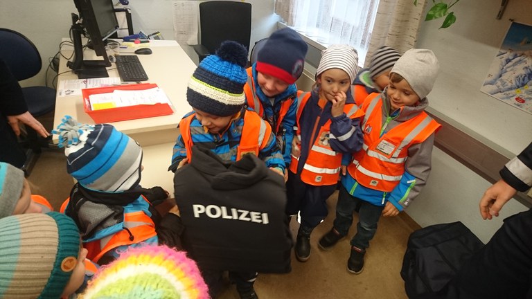 Ausflug zur Polizei November 2019 (8).JPG